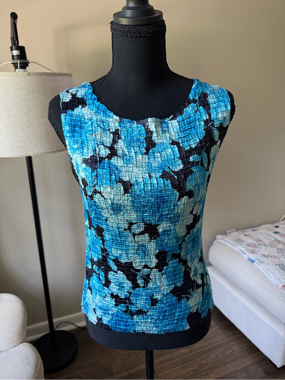 Casual Corner Blue and Black Crinkle Tank